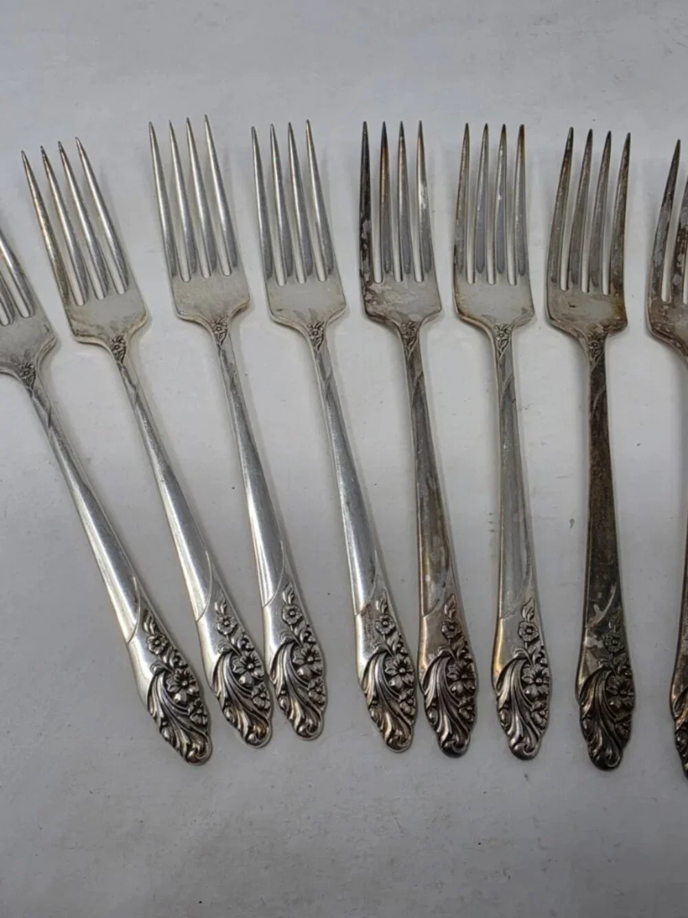 54 Piece Oneida Community Evening Star SILVERPLATE Flatware Set In Bakelite Case